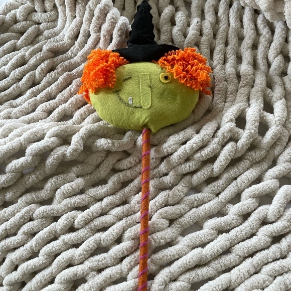 UGLY PRIMITIVE HALLOWEEN WITCH HEAD ON STICK DECOR - Picture 2 of 6